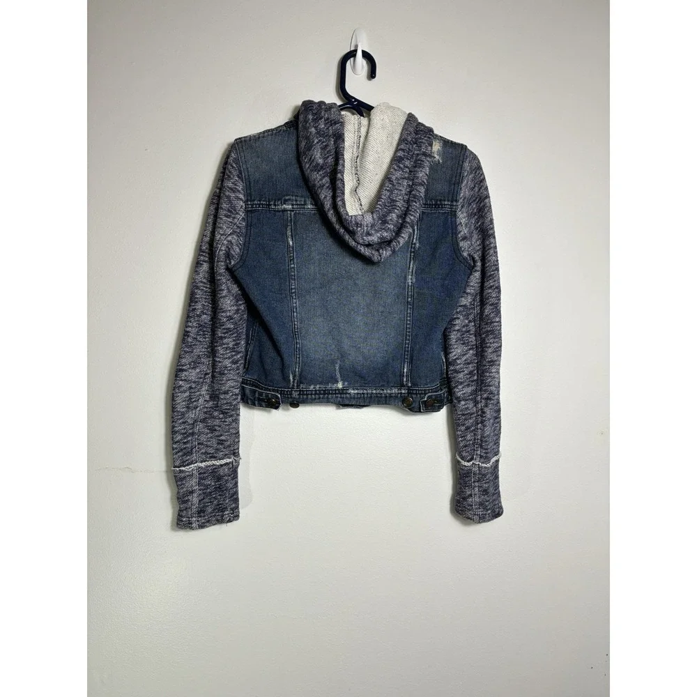 Free People Denim Jacket With Sweater Sleeves Sz Small Mid Wash Preppy Classic - Picture 6 of 9